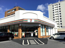 セブン-イレブン 那覇新都心公園前店