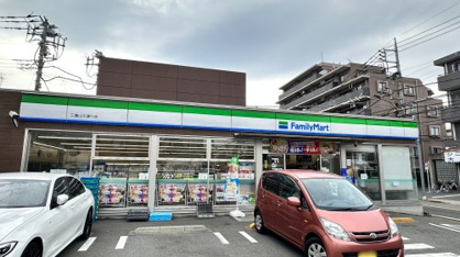 ファミリーマート 三鷹山中通り店の画像1