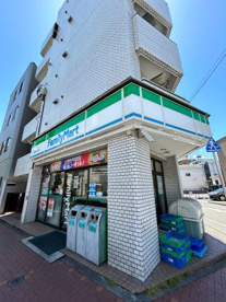 ファミリーマート 東青梅駅前店の画像1