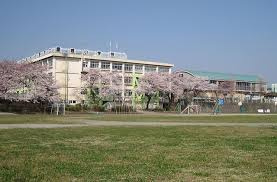 あきる野市立屋城小学校の画像1