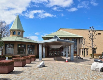 鶴ヶ島市立中央図書館の画像1