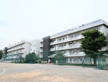 新座市立第二中学校の画像1