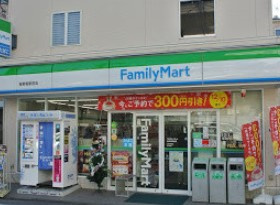 ファミリーマート 南新宿駅前店の画像1