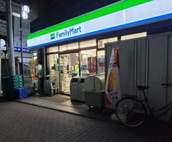 ファミリーマート 岸谷店