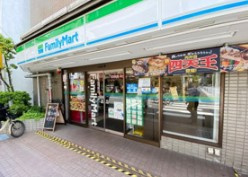 ファミリーマート 小山三丁目店の画像1