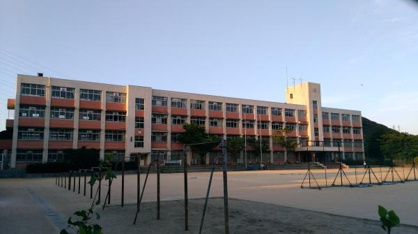 神戸市立横尾中学校の画像1