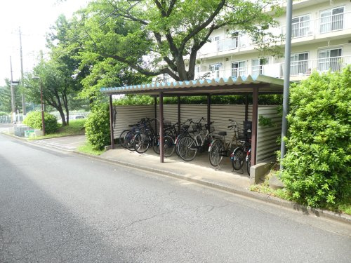 年額1,000円の敷地内屋根付き自転車置き場