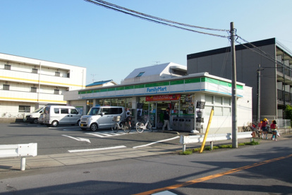 ファミリーマート 南行徳三丁目店の画像1