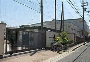 東大阪市立花園中学校の画像1