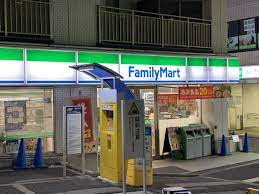 ファミリーマート 牛込柳町駅前店の画像1
