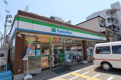 ファミリーマート 尼崎東難波町店の画像1
