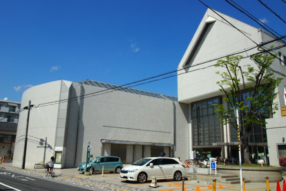 浦安市立図書館猫実分館の画像1