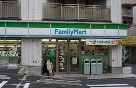 ファミリーマート 牛込柳町駅前店の画像1