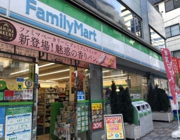 ファミリーマート 東京医科大学前店の画像1