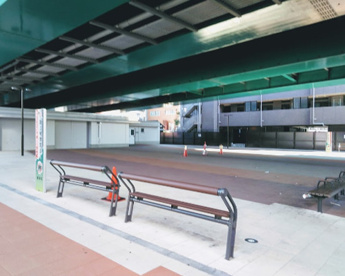 中井陸橋下南広場の画像1