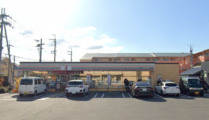 セブンイレブン近鉄高安駅西店の画像
