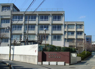 豊中市立第十三中学校の画像1