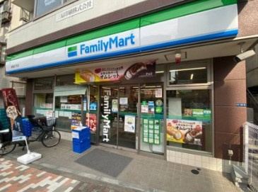 ファミリーマート 新宿余丁町店の画像1