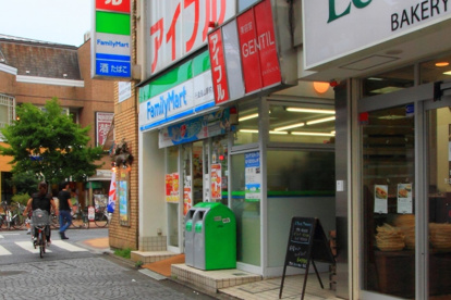 ファミリーマート　千歳烏山駅前店の画像1