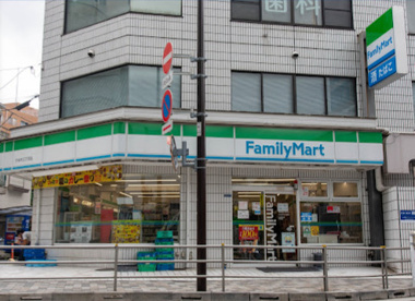 ファミリーマート 六本木三丁目店の画像1