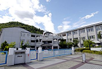 川西市立 けやき坂小学校の画像1