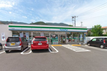 ファミリーマート 呉川尻店