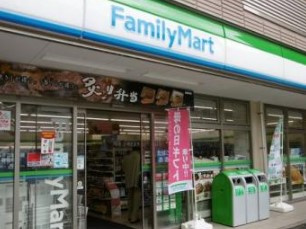 ファミリーマート 新宿税務署通り店の画像1