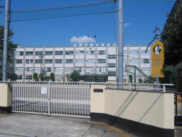 足立区立第六中学校の画像1