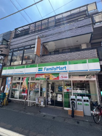 ファミリーマート ナカムラ二子新地店の画像1