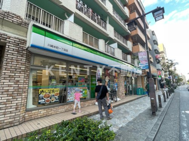 ファミリーマート 川崎本町一丁目店の画像1