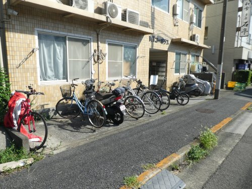 敷地内無料駐輪場(原付可、バイク不可)