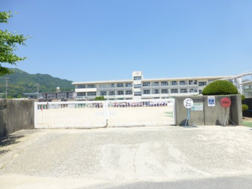 洲本市立加茂小学校の画像1