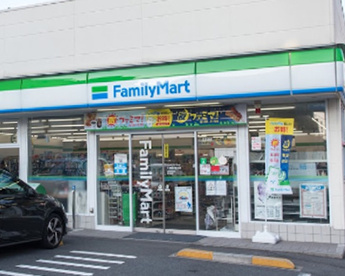 ファミリーマート 下馬駒沢通り店の画像1