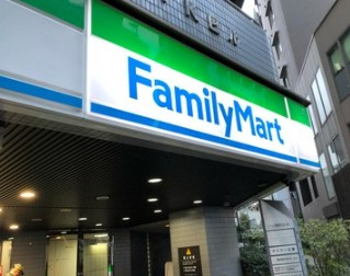 ファミリーマート サンズ西新宿店の画像1