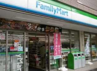 ファミリーマート 新宿税務署通り店の画像1