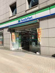 ファミリーマート 初台交差点前店の画像1