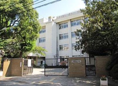 尼崎市立塚口中学校の画像1