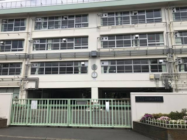 世田谷区立上祖師谷中学校の画像1