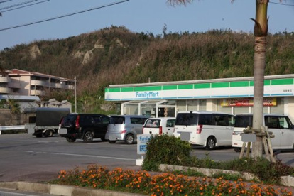 ファミリーマート 佐敷東店の画像1