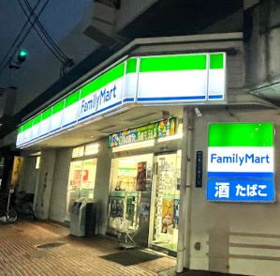 ファミリーマート 小阪駅前店の画像1