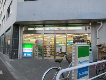 ファミリーマート 喜多見駅北店