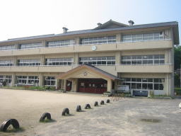 秋間小学校の画像1