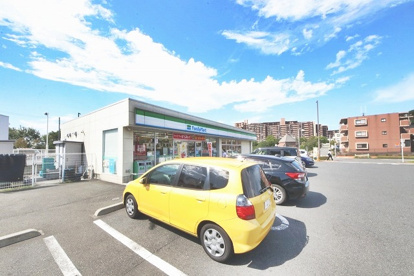 ファミリーマート 町田多摩境店の画像1
