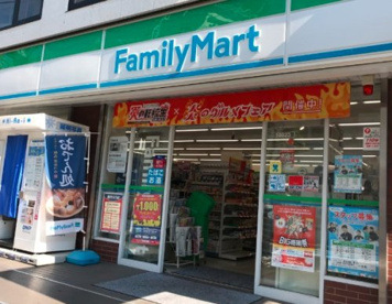 ファミリーマート 草加駅東口店の画像1