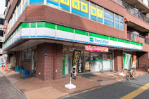 ファミリーマート 王子明治通り店