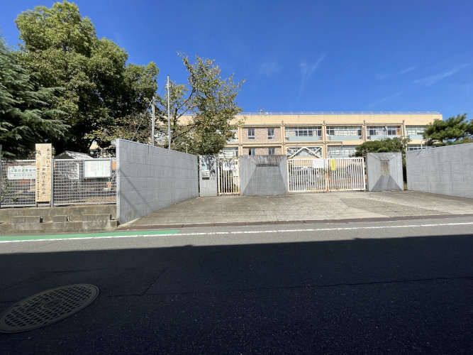 和泉市立鶴山台北小学校の画像