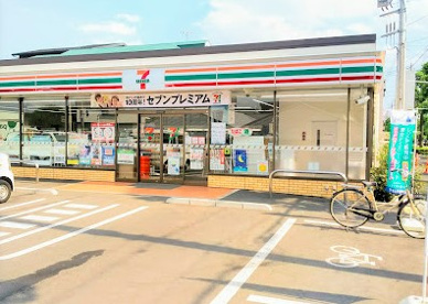 セブンイレブン 草加稲荷中央通り店の画像1