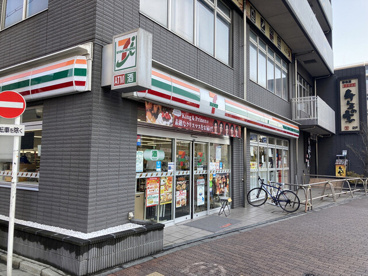 セブン-イレブン 大田区東糀谷店の画像1
