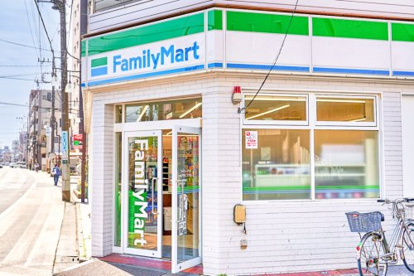 ファミリーマート上戸田二丁目店の画像1