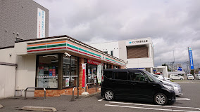 セブン-イレブン 福岡千早東駅前店の画像1